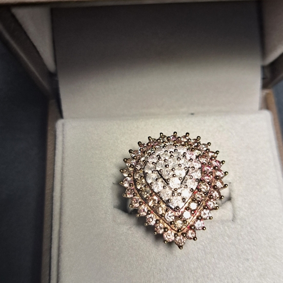 Jewelry - Elegant White Gold Diamond Ring w/authentic Card